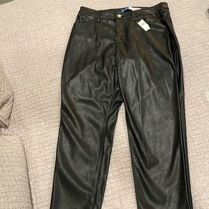Old Navy High Rise Faux Leather Size 14